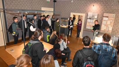 Na ekskurziji so si ogledali Mestno muzejsko zbirko Črnomelj.